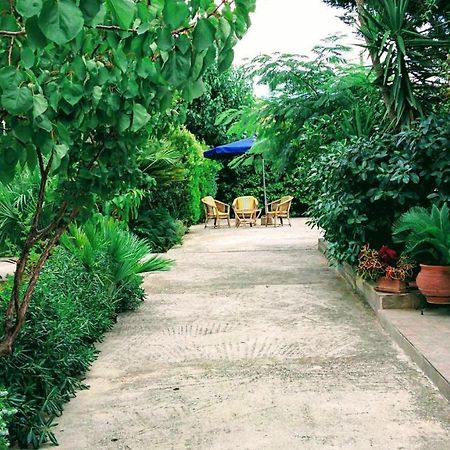 Lovely 2-Bedroom Apartment At Greek Riviera วารี ภายนอก รูปภาพ