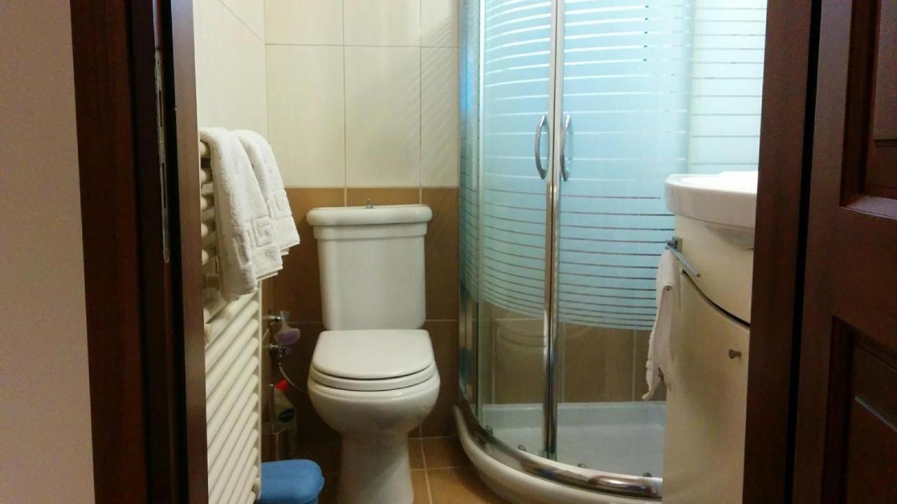 Lovely 2-Bedroom Apartment At Greek Riviera วารี ภายนอก รูปภาพ