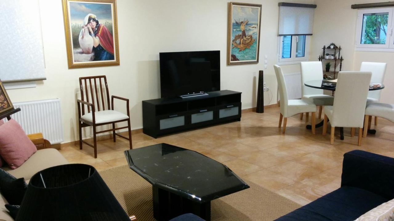 Lovely 2-Bedroom Apartment At Greek Riviera วารี ภายนอก รูปภาพ