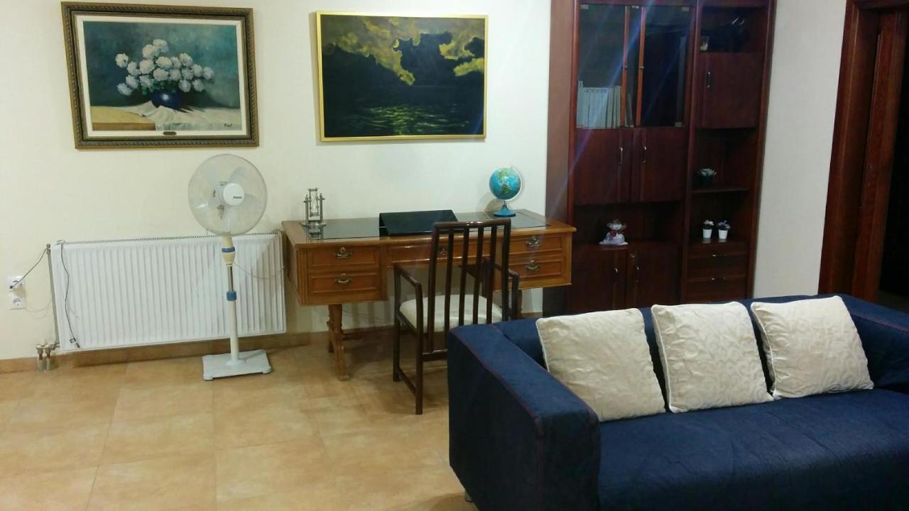 Lovely 2-Bedroom Apartment At Greek Riviera วารี ภายนอก รูปภาพ