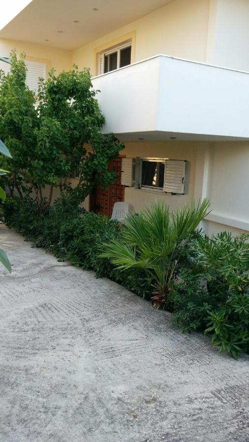 Lovely 2-Bedroom Apartment At Greek Riviera วารี ภายนอก รูปภาพ