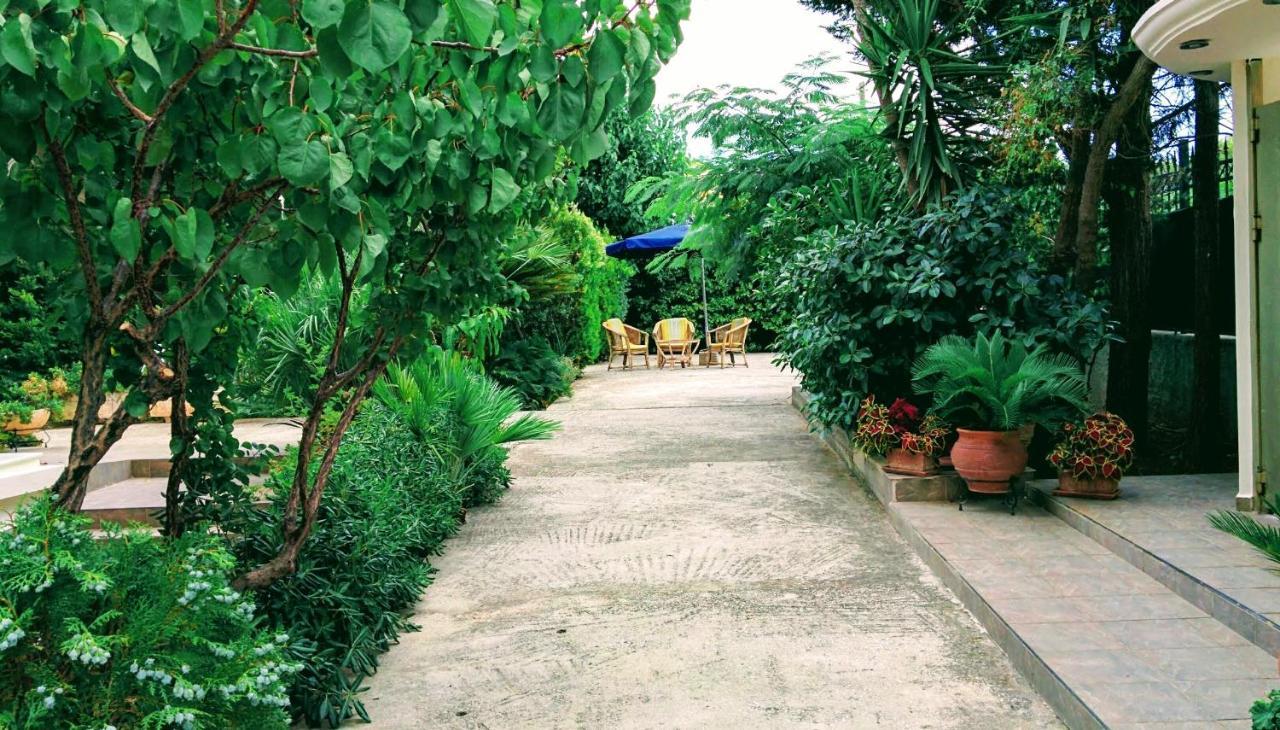 Lovely 2-Bedroom Apartment At Greek Riviera วารี ภายนอก รูปภาพ